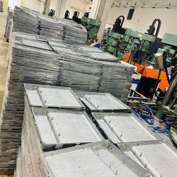 formgjutna strålkastarhus